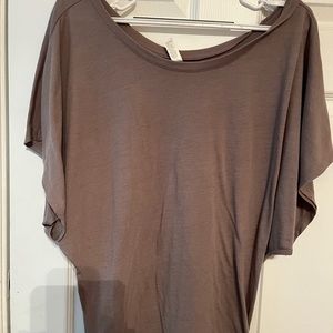 Dark gray size xl price includes shipping